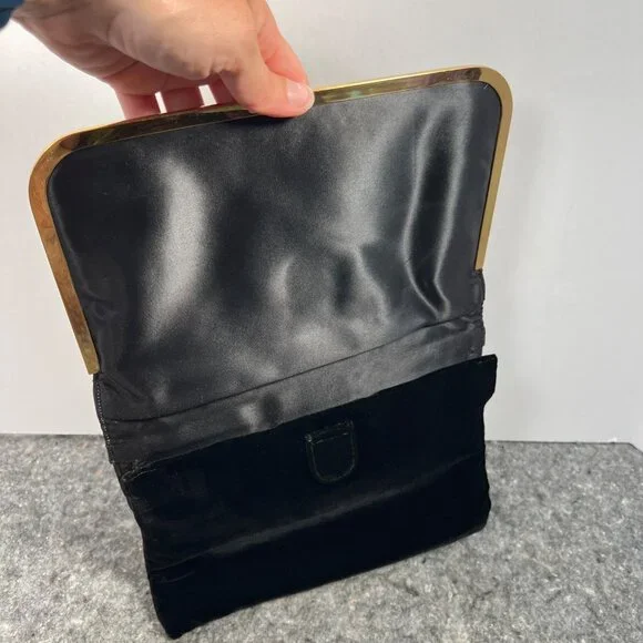Bienen Davis VTG Black Velvet & Gold Tone Metal Trim Clutch W/ Mirror & Pouch - Picture 9 of 16